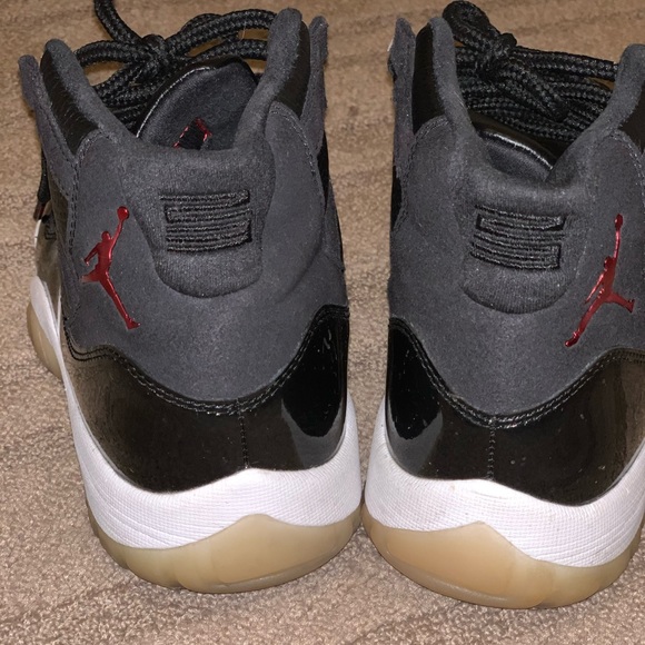 Jordan 11  72-10 - Picture 4 of 8
